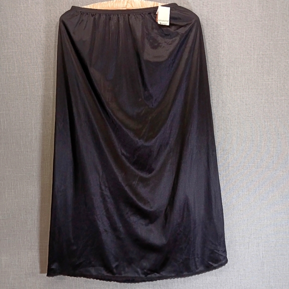 VTG Vassarette Satin LONG Slip Black Sable 11122 Size Large 32" 90s NWT Silky - Picture 1 of 7